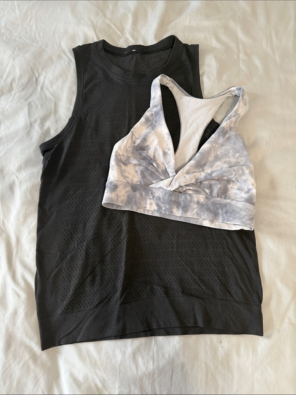 lululemon athletica Black Mesh Tank with Gray Tie-Dye Sports Bra